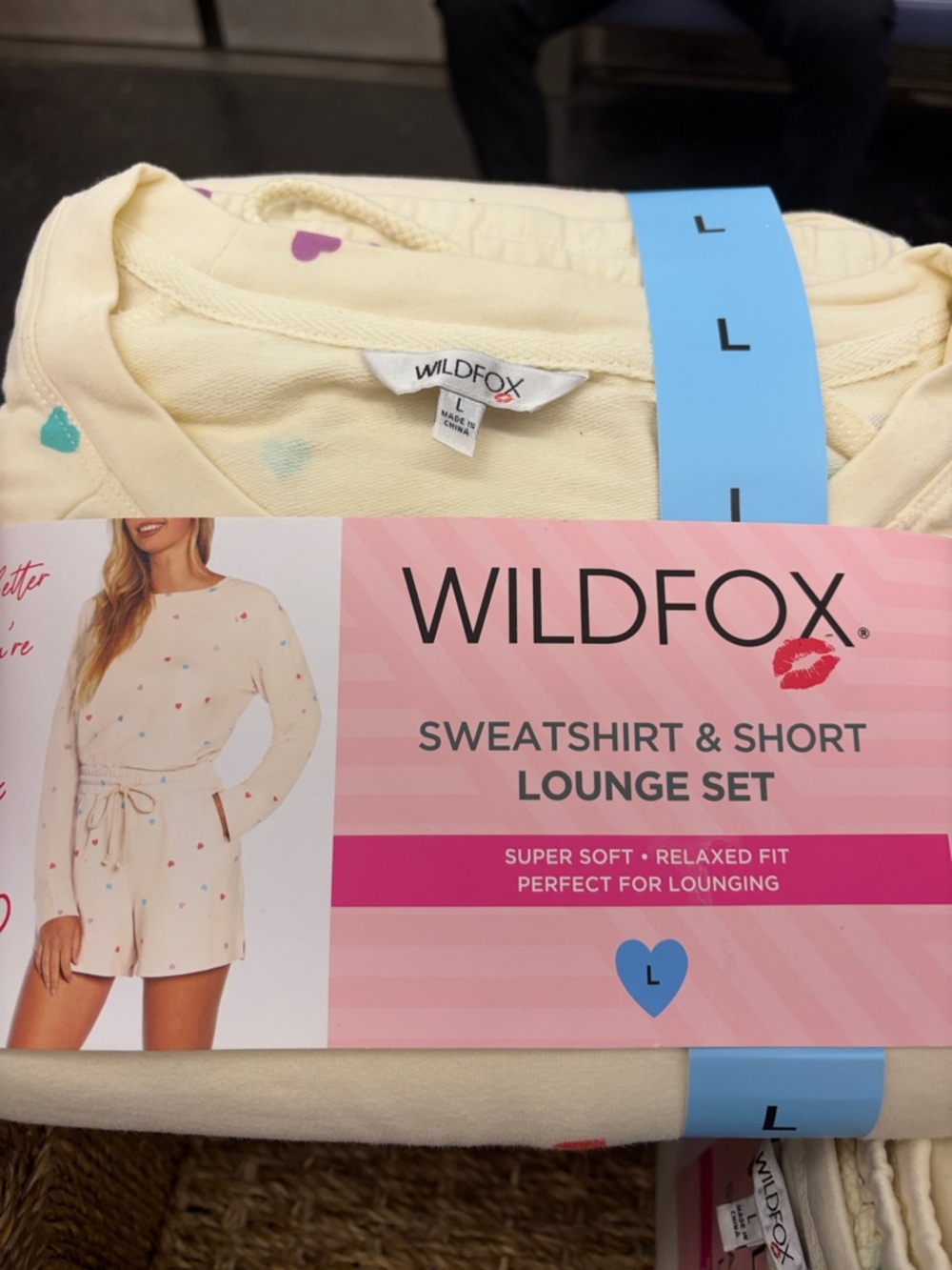 NWT Wildfox Cream Sweatshirt & Shorts Set with Multicolor Heart Print - Picture 6 of 7